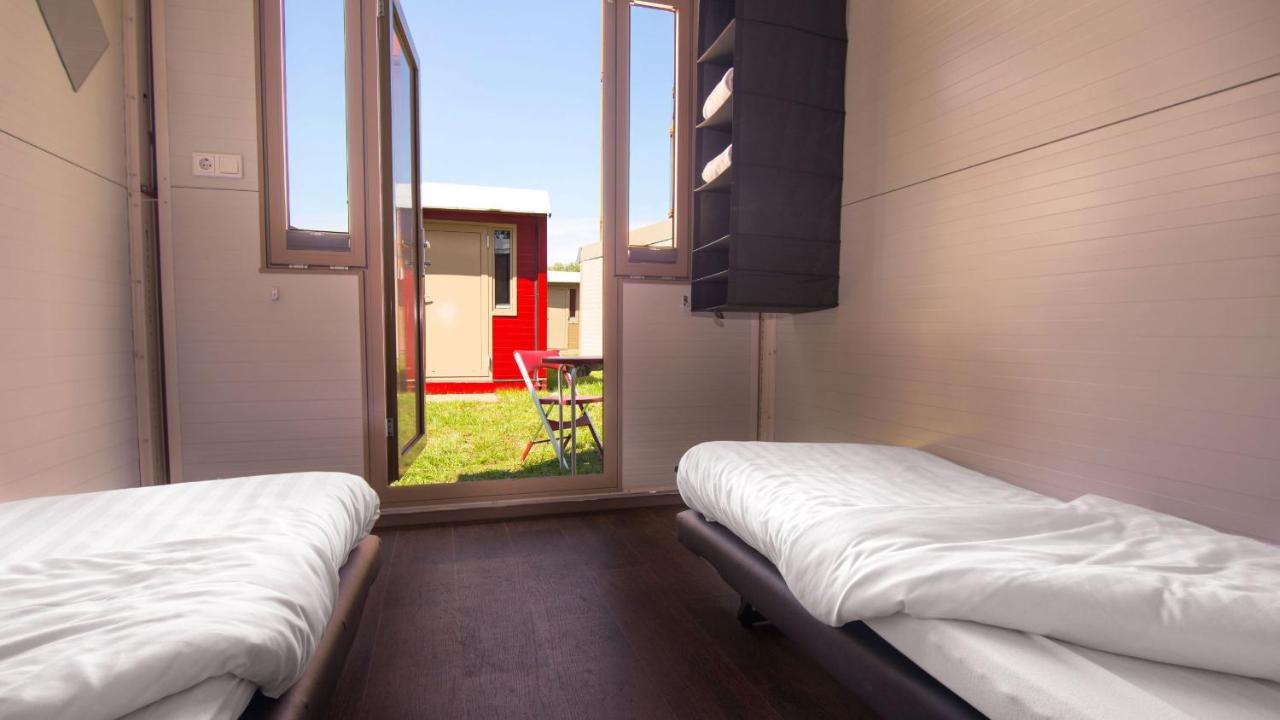 Pop-Up Hotel Songfestival Klaaswaal エクステリア 写真